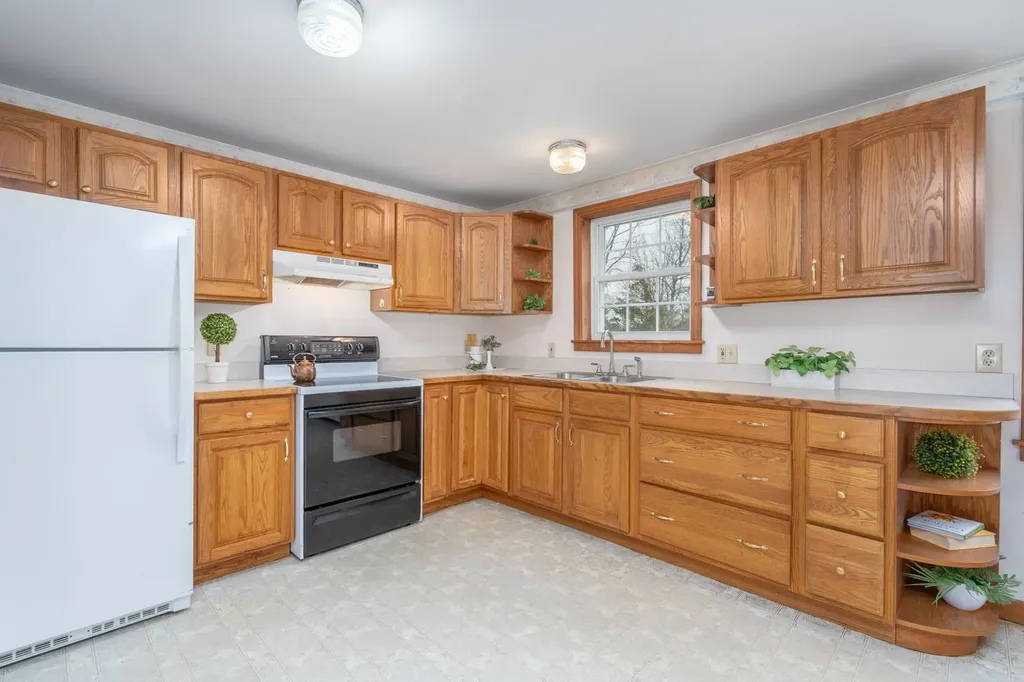 141 Raymond Road Deerfield NH 03037