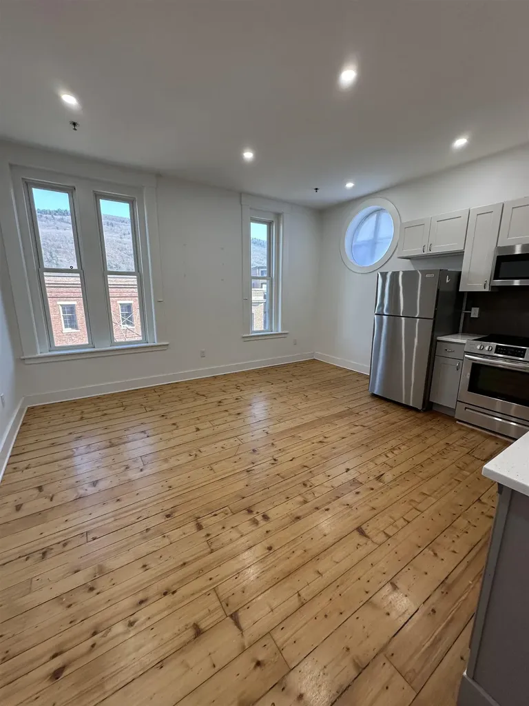 4 Elliot Street Brattleboro VT 05301