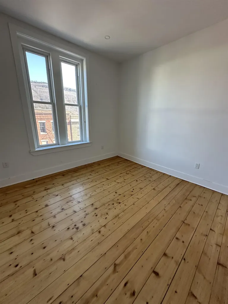 4 Elliot Street Brattleboro VT 05301