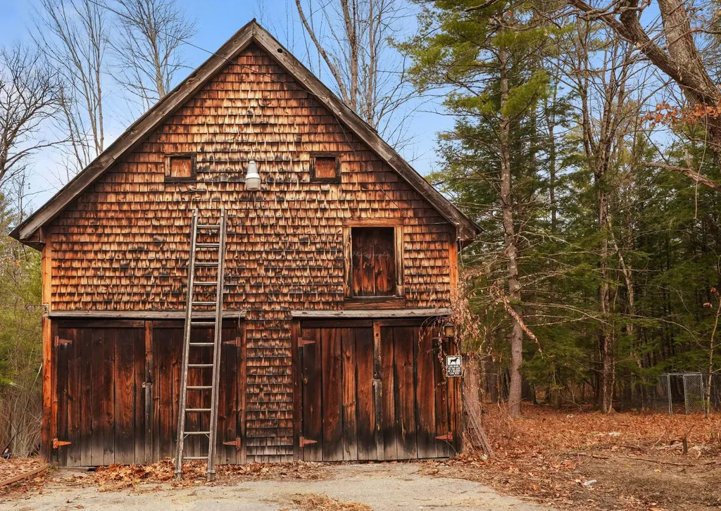 105 Clement Hill Road Hopkinton NH 03229