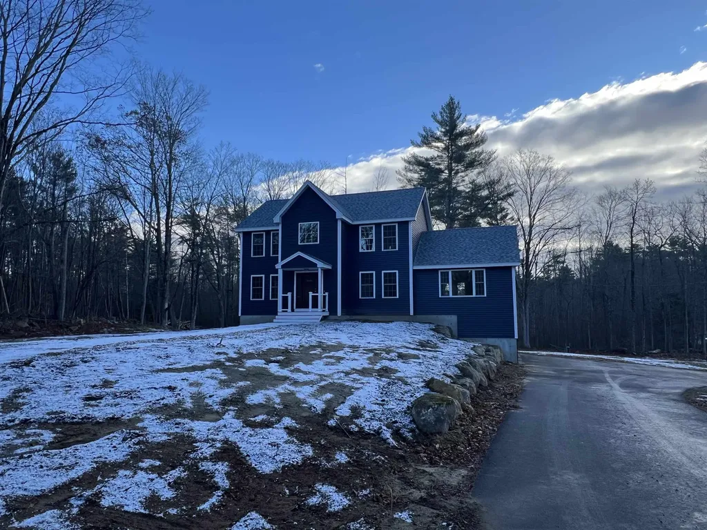 47 Long Hill Road Raymond NH 03077