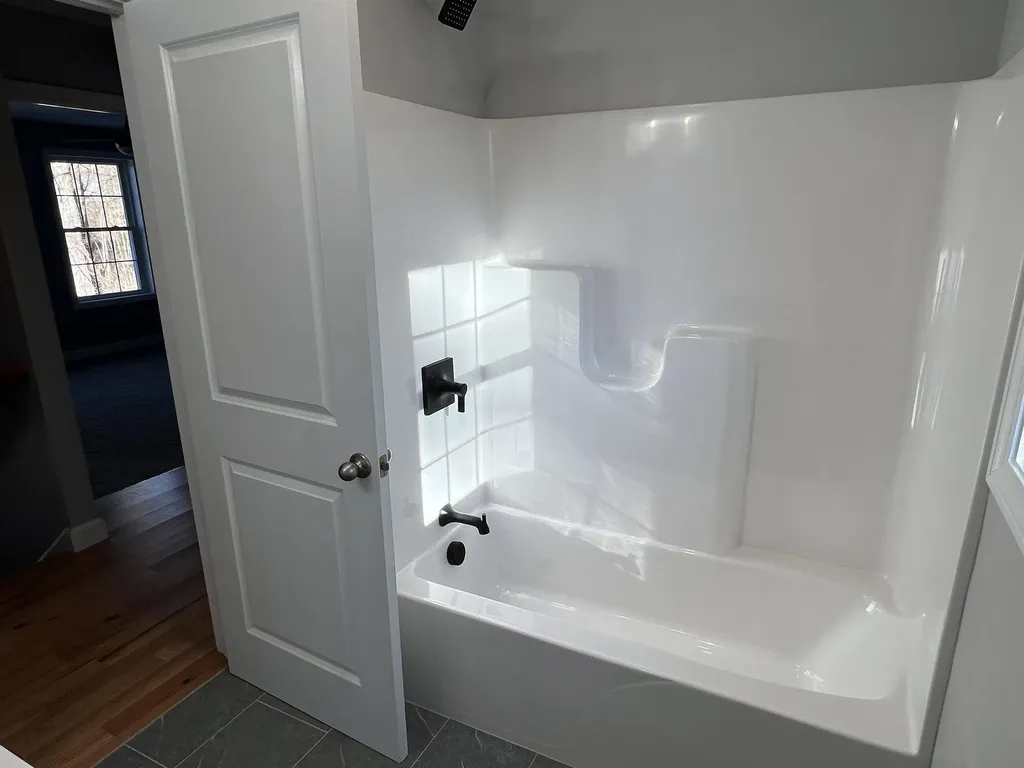 47 Long Hill Road Raymond NH 03077