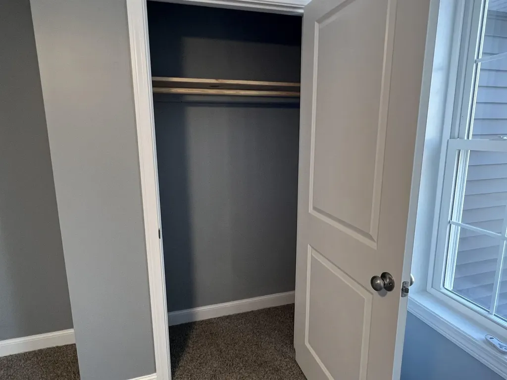 47 Long Hill Road Raymond NH 03077