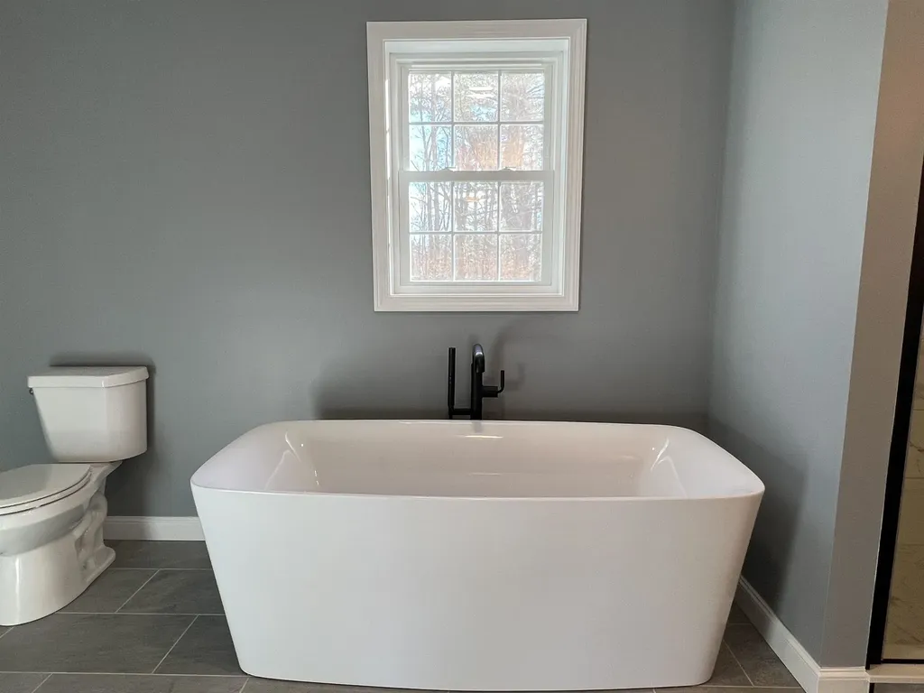 47 Long Hill Road Raymond NH 03077