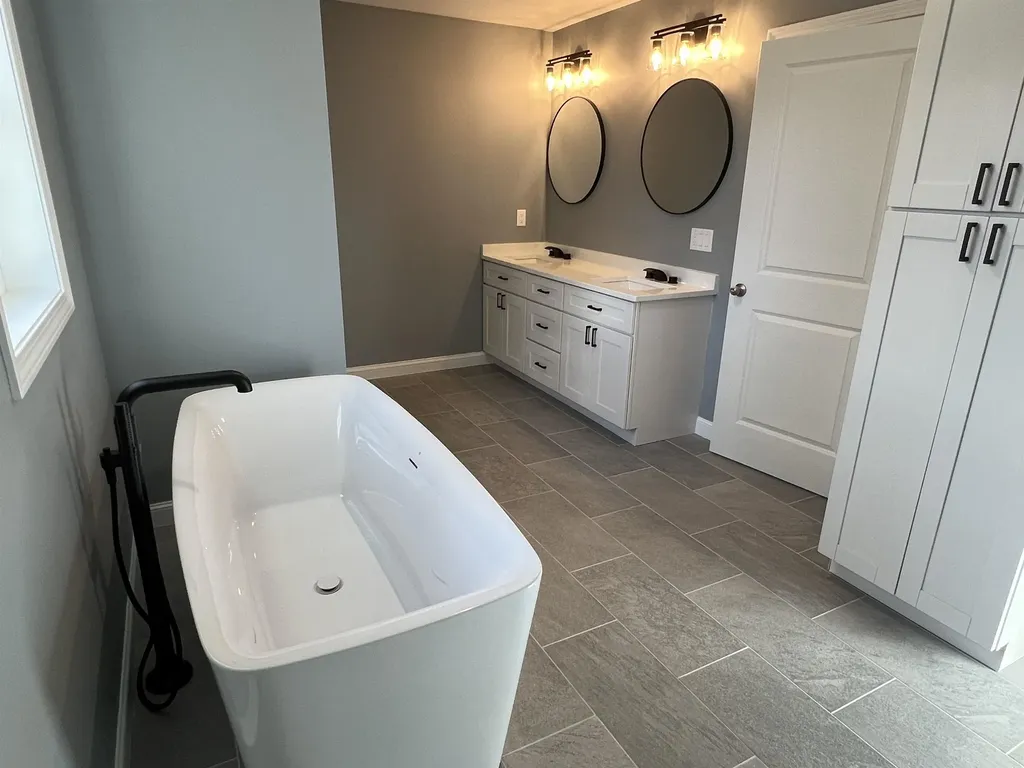 47 Long Hill Road Raymond NH 03077