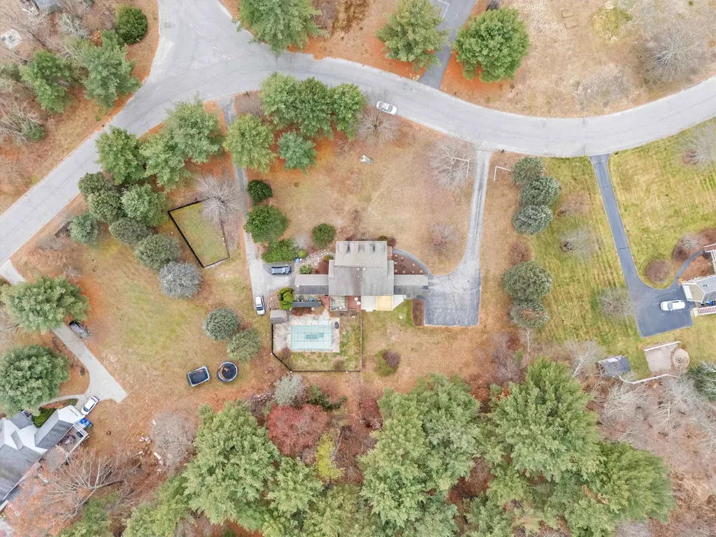 4 Quincy Road Londonderry NH 03053