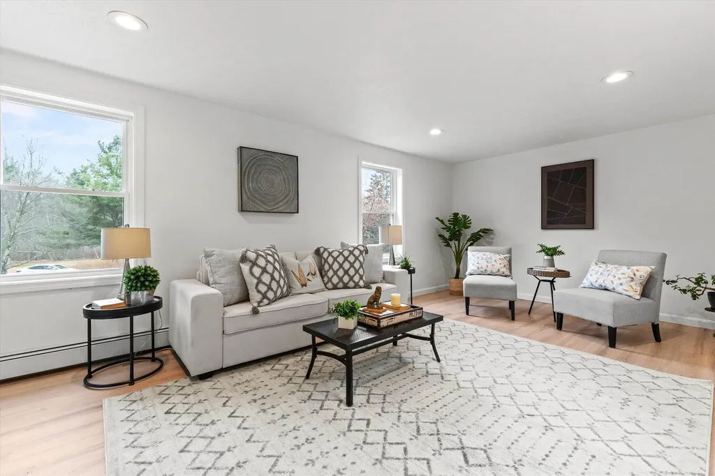 4 Quincy Road Londonderry NH 03053