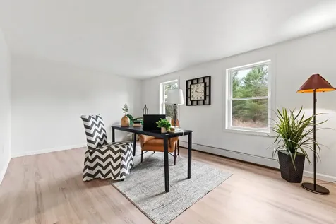 4 Quincy Road Londonderry NH 03053