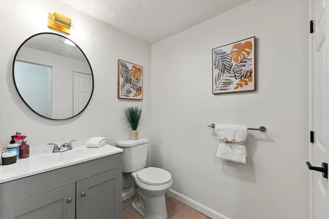 4 Quincy Road Londonderry NH 03053