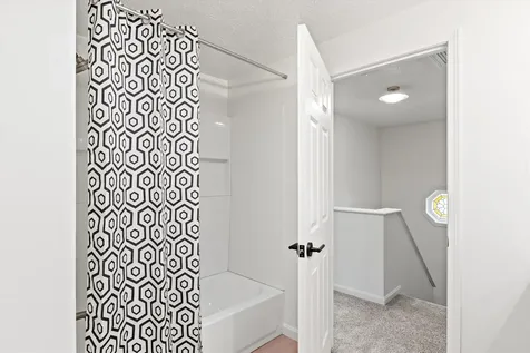 4 Quincy Road Londonderry NH 03053