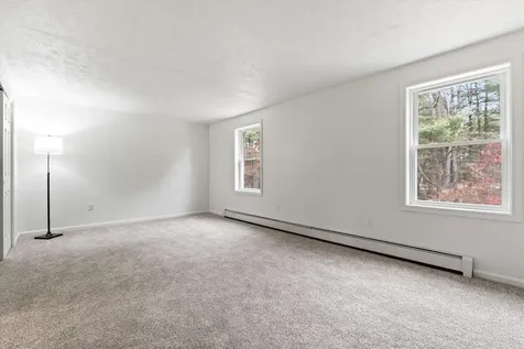 4 Quincy Road Londonderry NH 03053