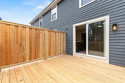 4 Quincy Road Londonderry NH 03053