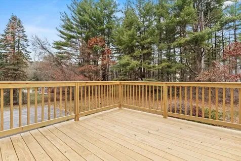 4 Quincy Road Londonderry NH 03053