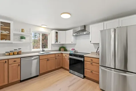 4 Quincy Road Londonderry NH 03053