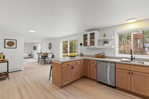 4 Quincy Road Londonderry NH 03053