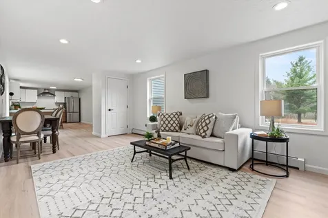 4 Quincy Road Londonderry NH 03053