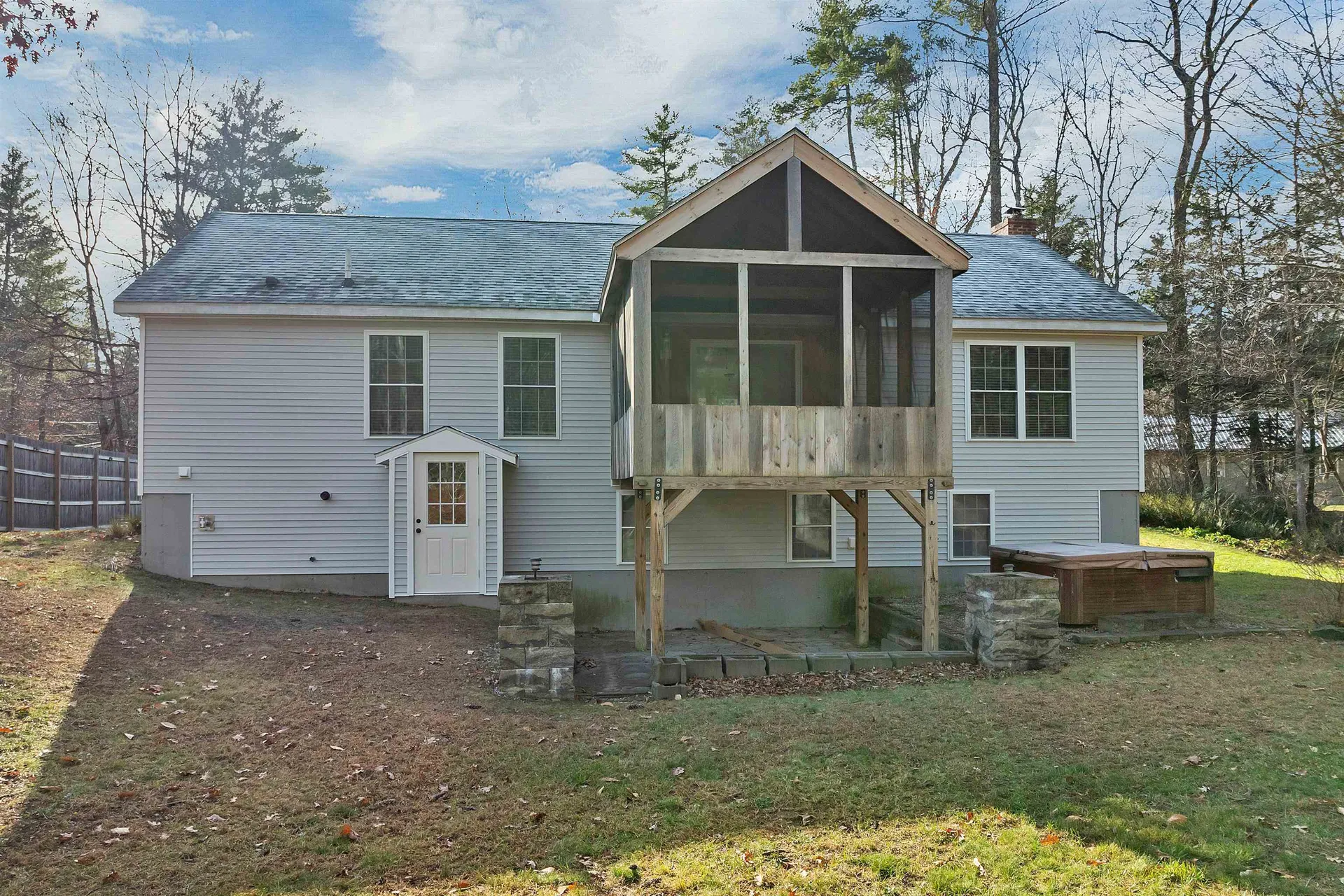 7 Cashell Lane Webster NH 03303