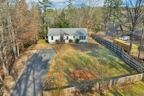 7 Cashell Lane Webster NH 03303