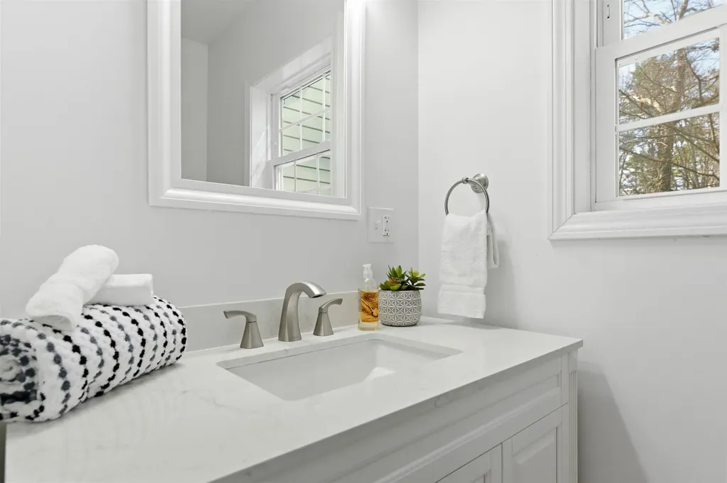 32 Boynton Road Meredith NH 03253