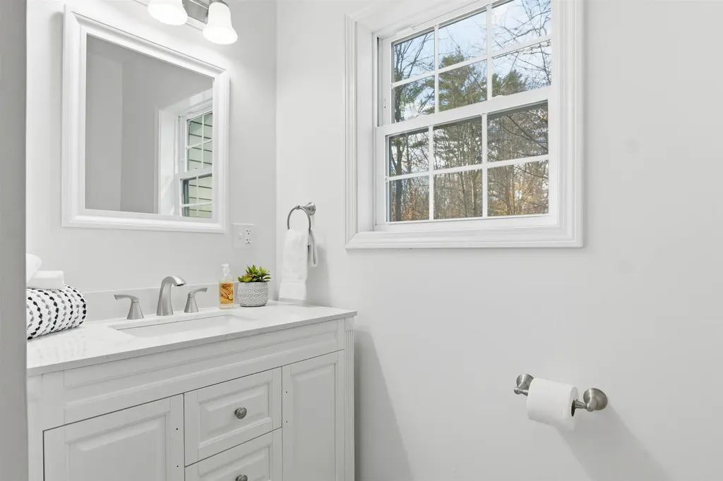 32 Boynton Road Meredith NH 03253