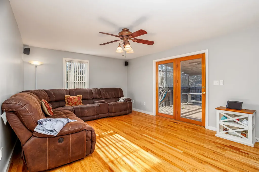 7 Robert Drive Nashua NH 03063