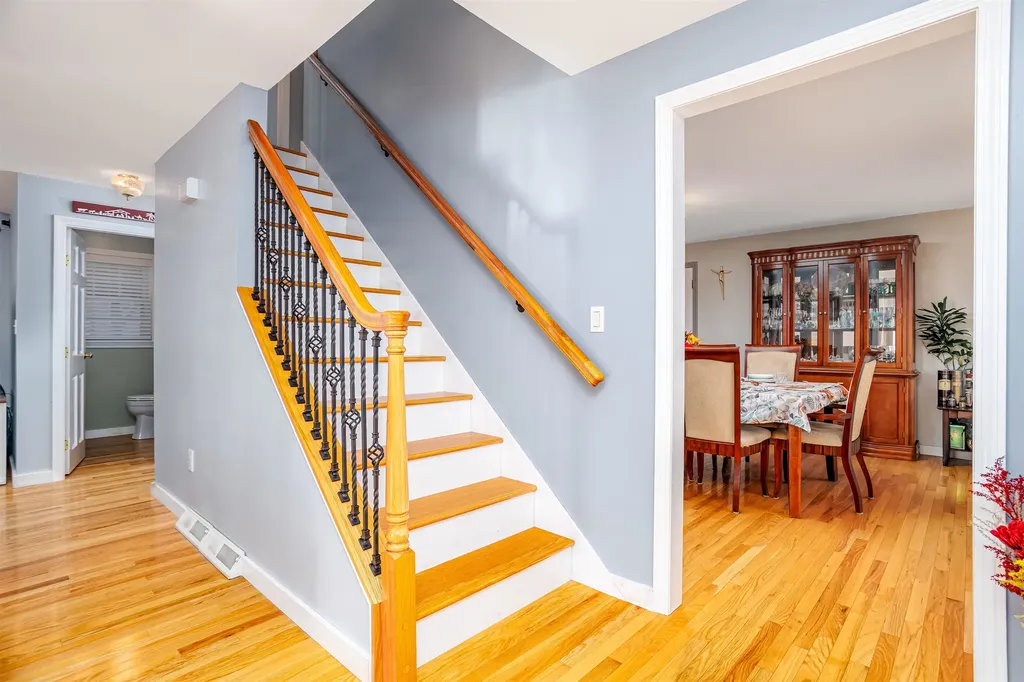 7 Robert Drive Nashua NH 03063