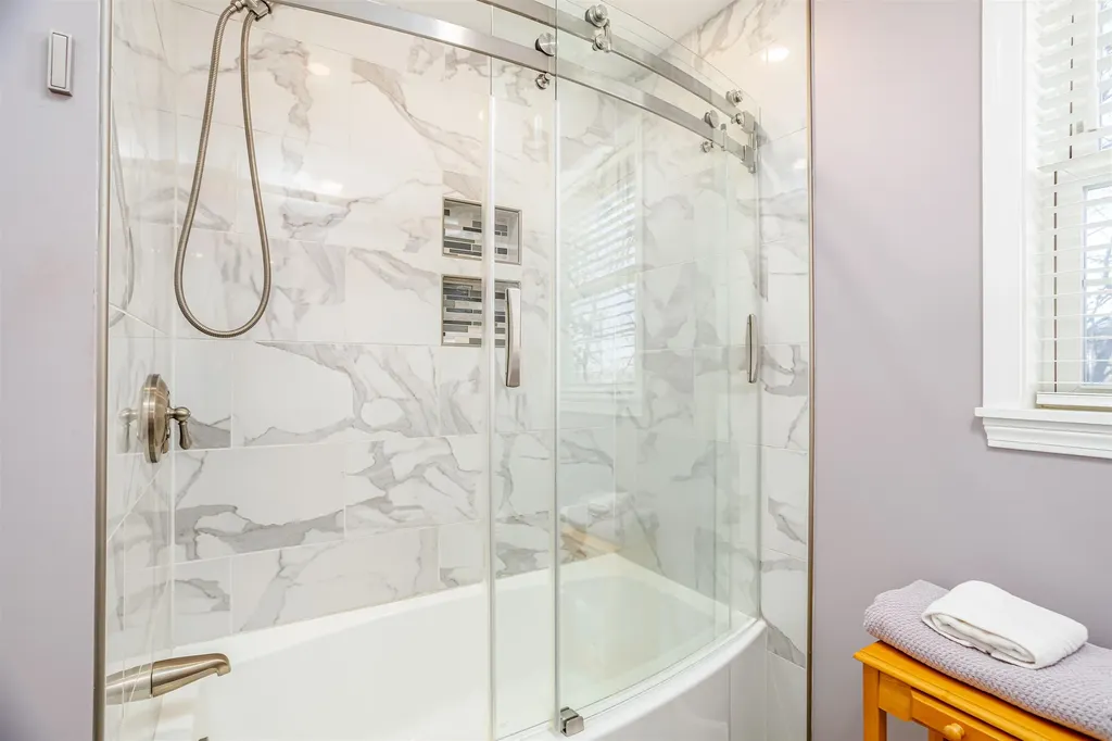 7 Robert Drive Nashua NH 03063