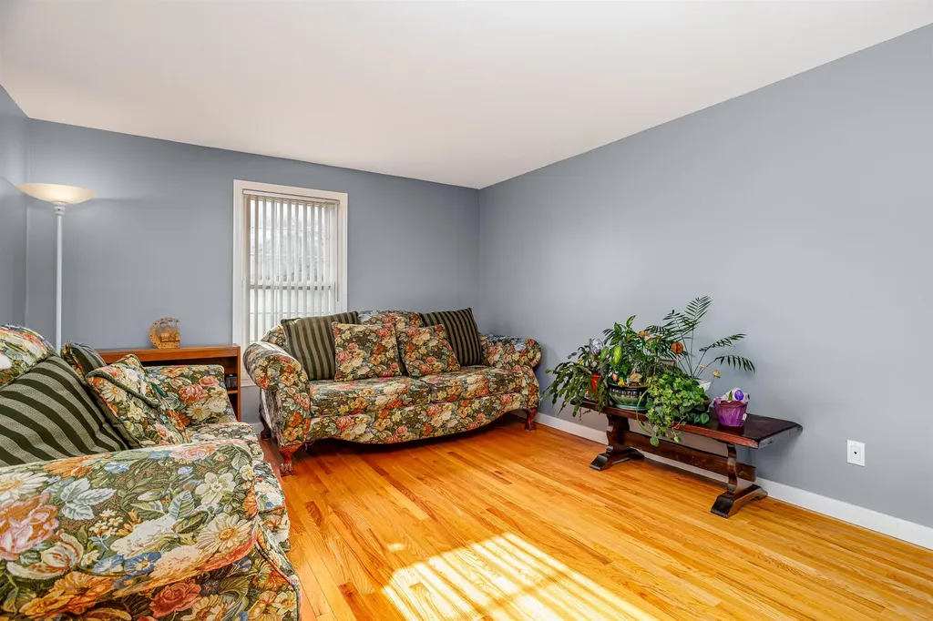 7 Robert Drive Nashua NH 03063