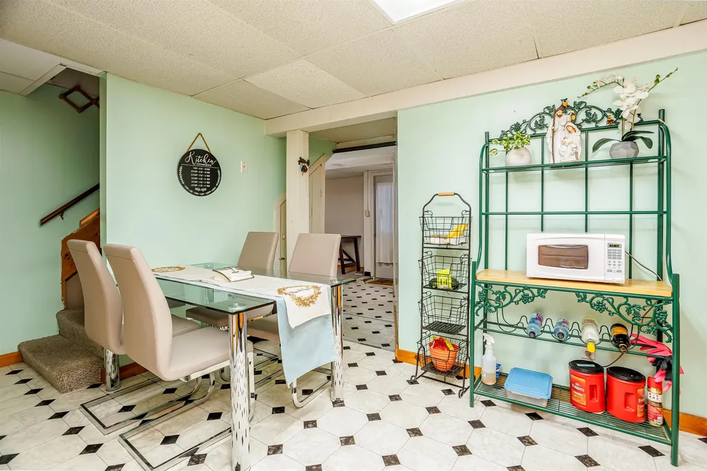 7 Robert Drive Nashua NH 03063