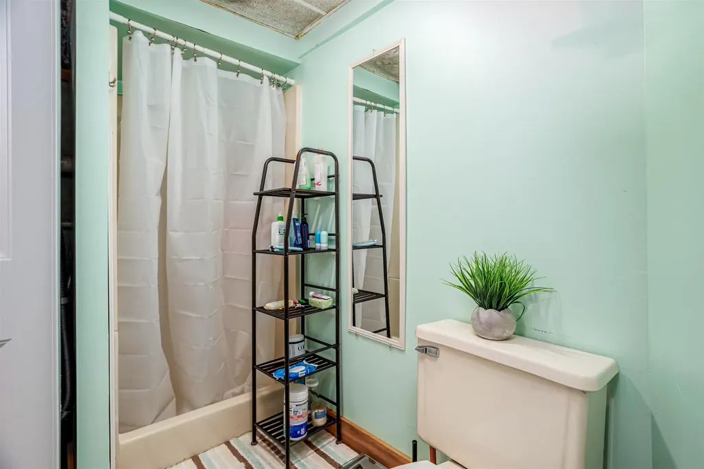 7 Robert Drive Nashua NH 03063