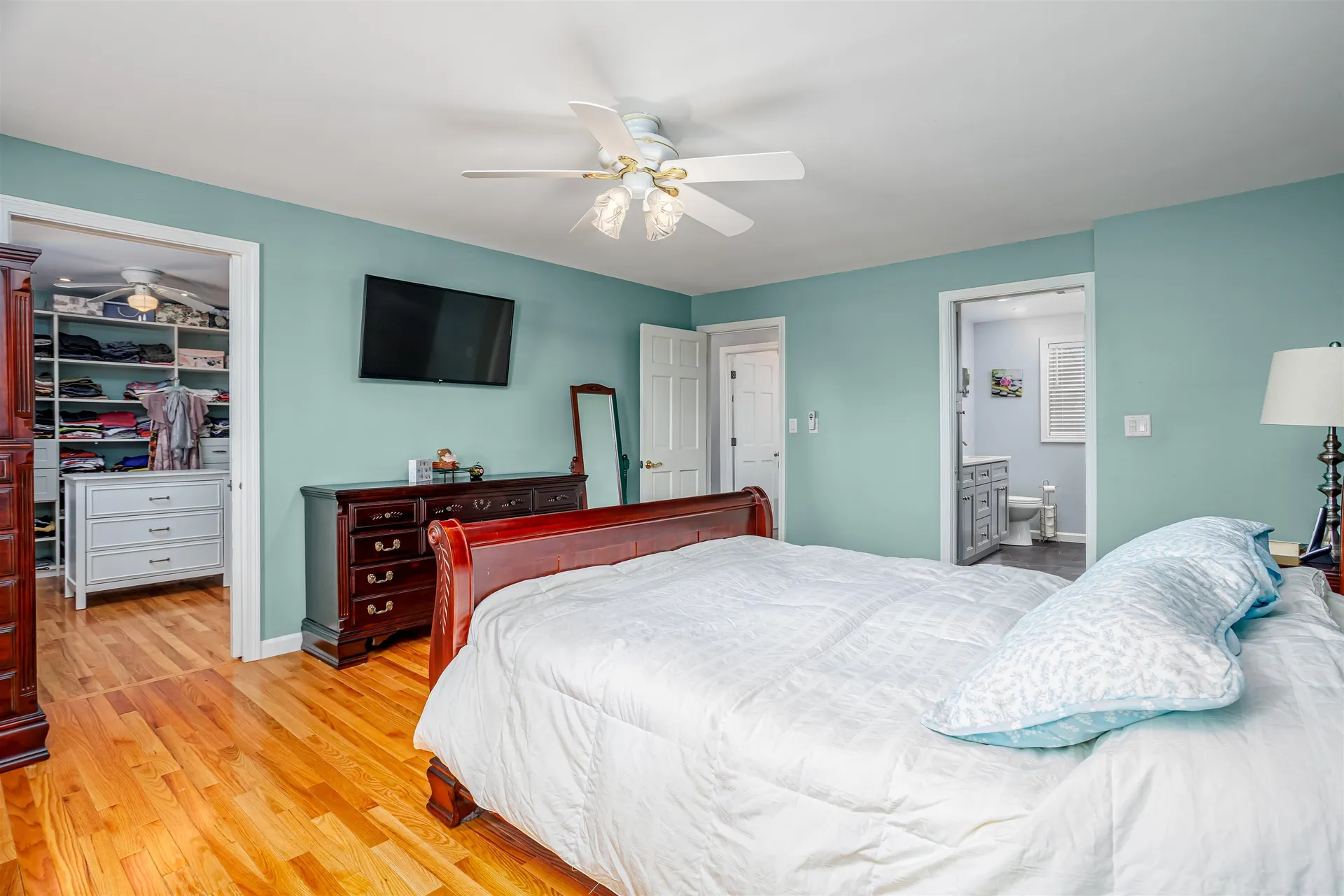 7 Robert Drive Nashua NH 03063