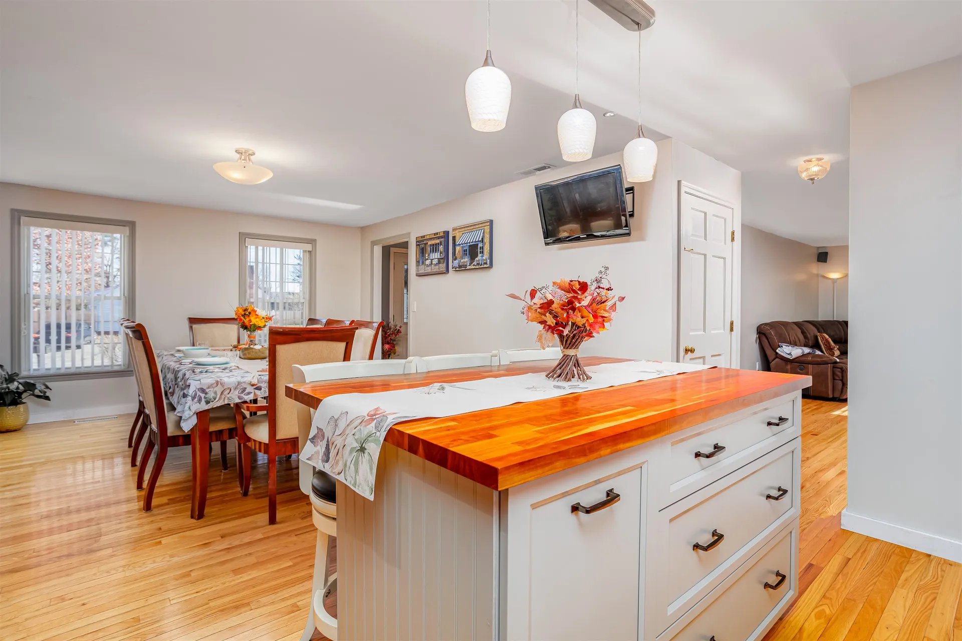 7 Robert Drive Nashua NH 03063