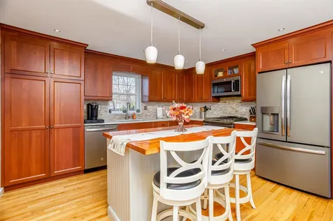 7 Robert Drive Nashua NH 03063