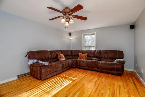 7 Robert Drive Nashua NH 03063