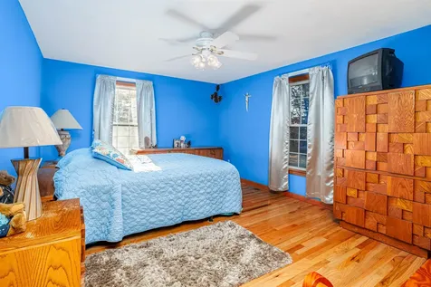 7 Robert Drive Nashua NH 03063