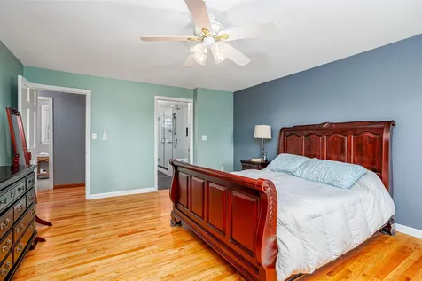 7 Robert Drive Nashua NH 03063