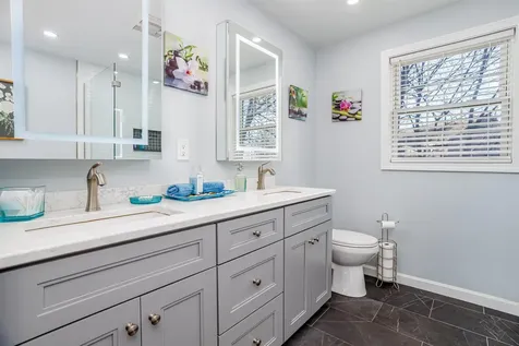 7 Robert Drive Nashua NH 03063