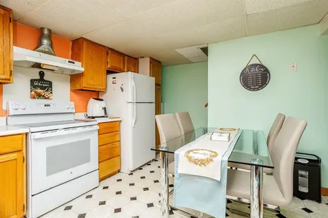 7 Robert Drive Nashua NH 03063