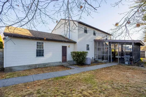 7 Robert Drive Nashua NH 03063