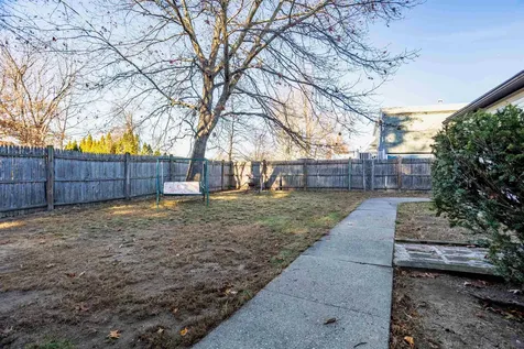 7 Robert Drive Nashua NH 03063