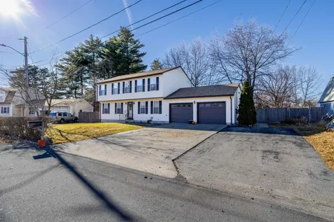 7 Robert Drive Nashua NH 03063