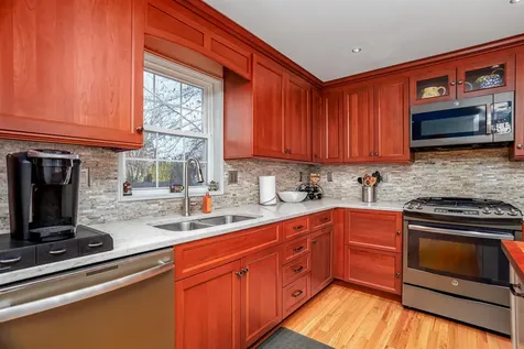 7 Robert Drive Nashua NH 03063