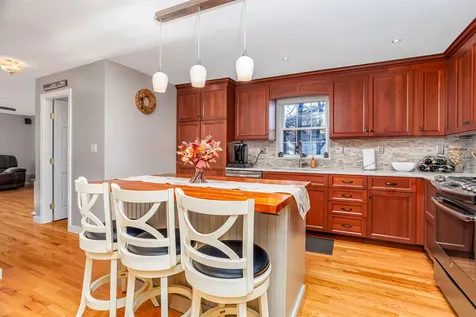 7 Robert Drive Nashua NH 03063