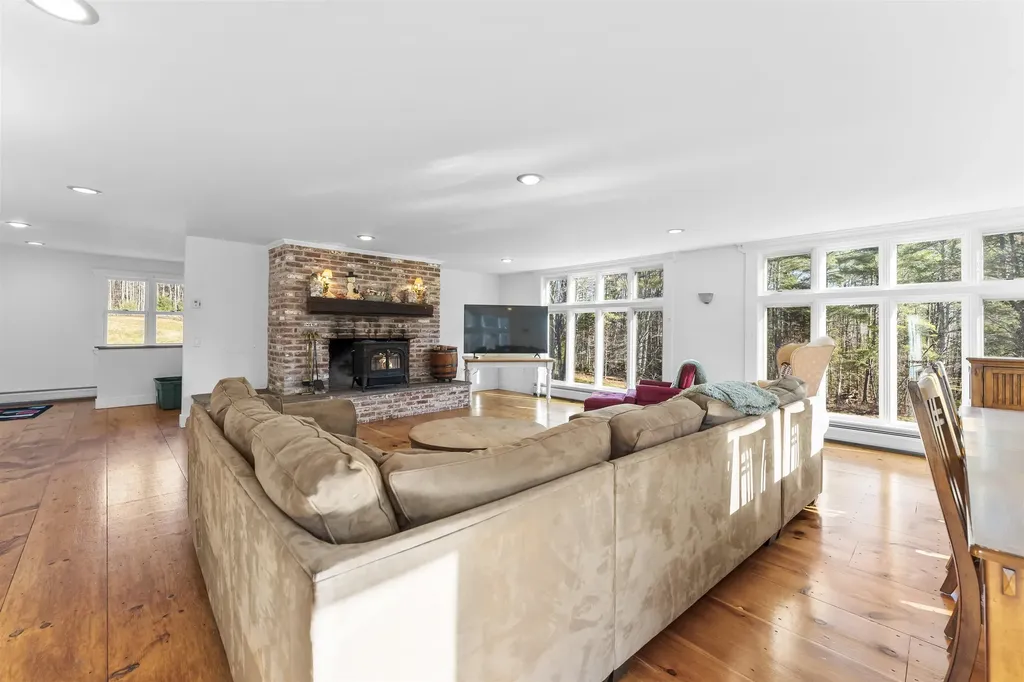 42 Blackberry Lane Jamaica VT 05343