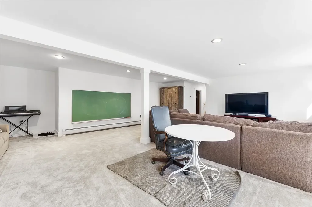 42 Blackberry Lane Jamaica VT 05343