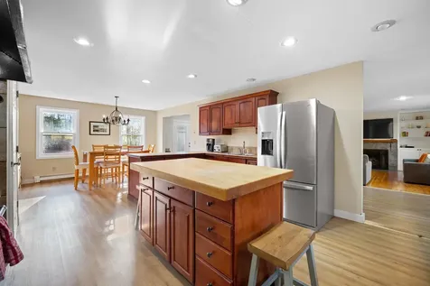 31 Moulton Avenue Greenland NH 03840-2309