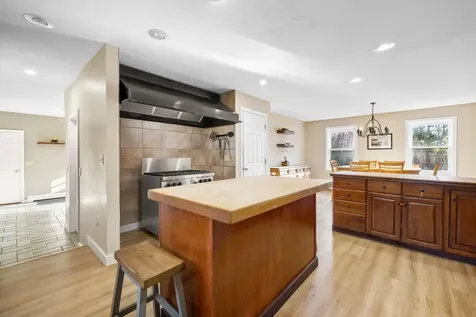 31 Moulton Avenue Greenland NH 03840-2309