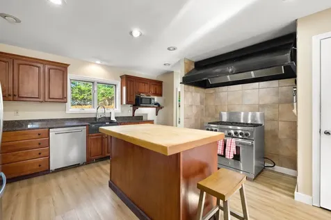 31 Moulton Avenue Greenland NH 03840-2309