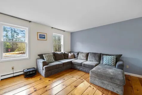 31 Moulton Avenue Greenland NH 03840-2309