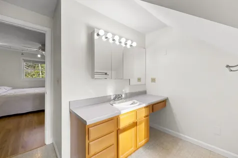 31 Moulton Avenue Greenland NH 03840-2309